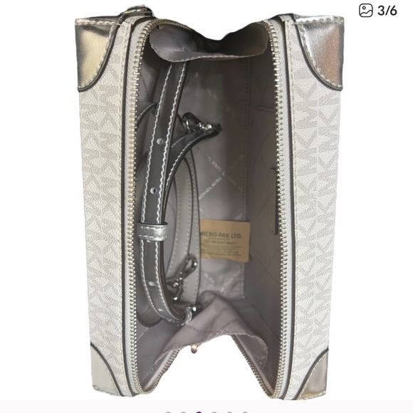 Michael Kors Trunk Travel Clutch/Crossbody NWT - Picture 3 of 6